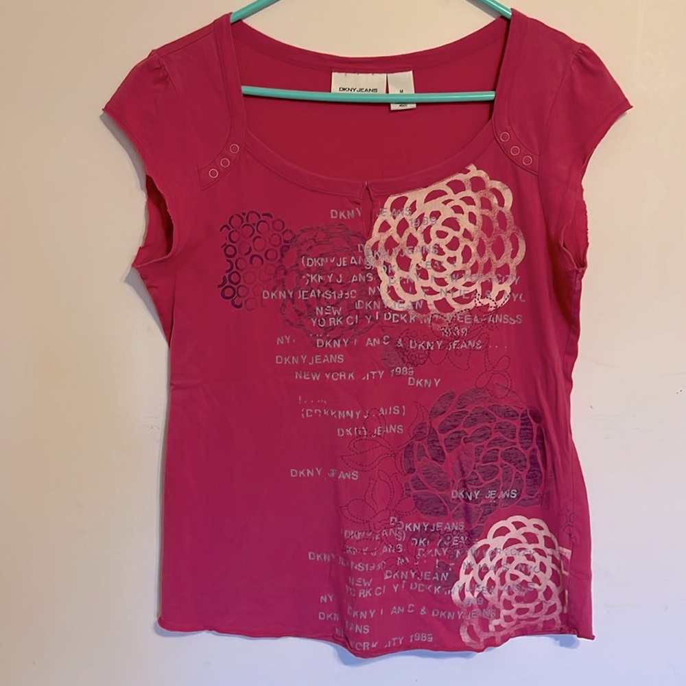 DKNY, SIZE MEDIUM, CUTE PINK CAP SLEEVE T-SHIRT